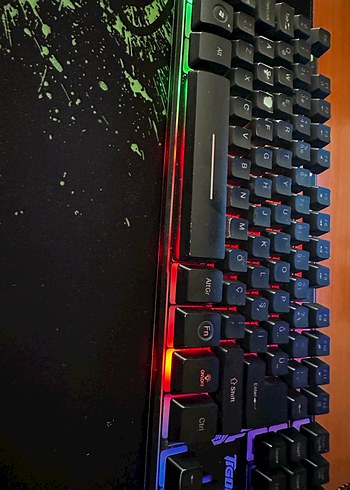 Çok Renkli LED Işıklı Karanlık Klavye