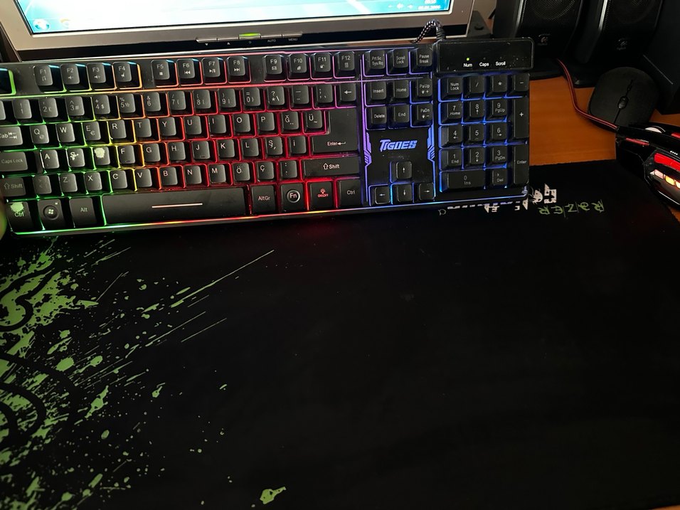 Çok Renkli LED Işıklı Karanlık Klavye - Görsel 5