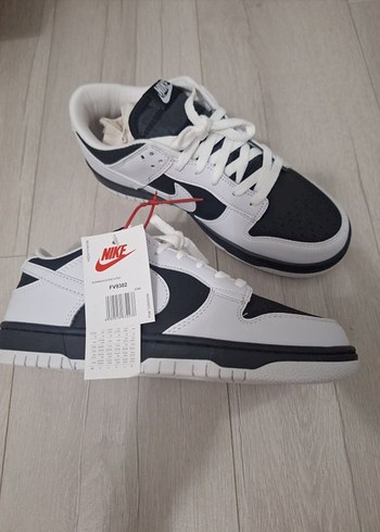 Nike Beyaz Siyah Bağcıklı Spor Ayakkabı
