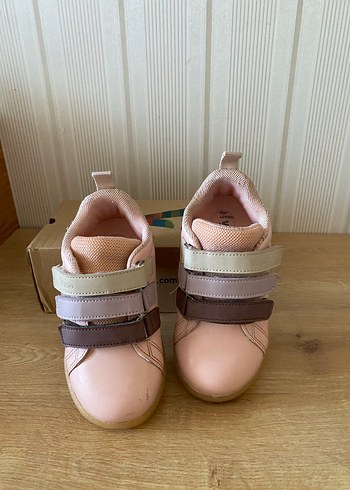 27 Beden Kız Çocuk Pembe Cırt Cırtlı Spor Ayakkabı