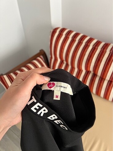 m Beden Koton yakası yazılı siyah sweatshirt