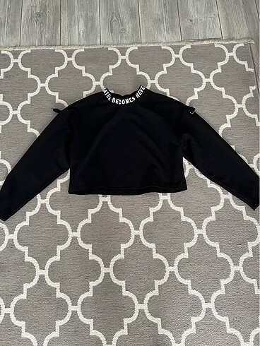 Koton yakası yazılı siyah sweatshirt