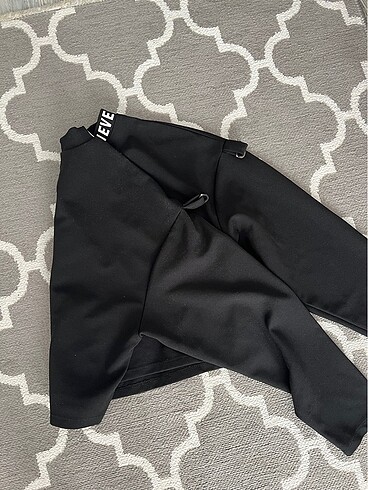 Koton Koton yakası yazılı siyah sweatshirt