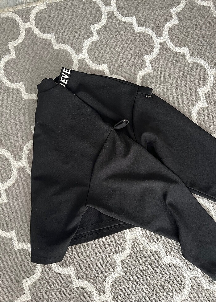 Koton yakası yazılı siyah sweatshirt - Görsel 2