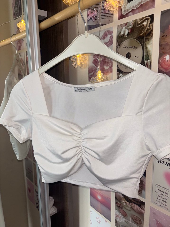 Beyaz Kısa Kollu, büzgülü dar bluz - Görsel 2