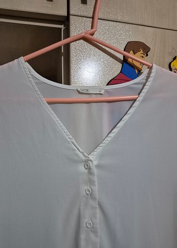 Beyaz Pilili V Yaka Yarım Kol Kadın Gömlek - Görsel 3