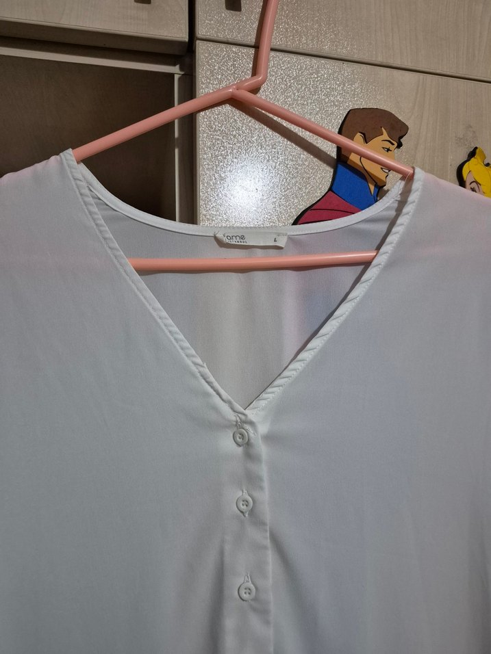 Beyaz Pilili V Yaka Yarım Kol Kadın Gömlek - Görsel 3