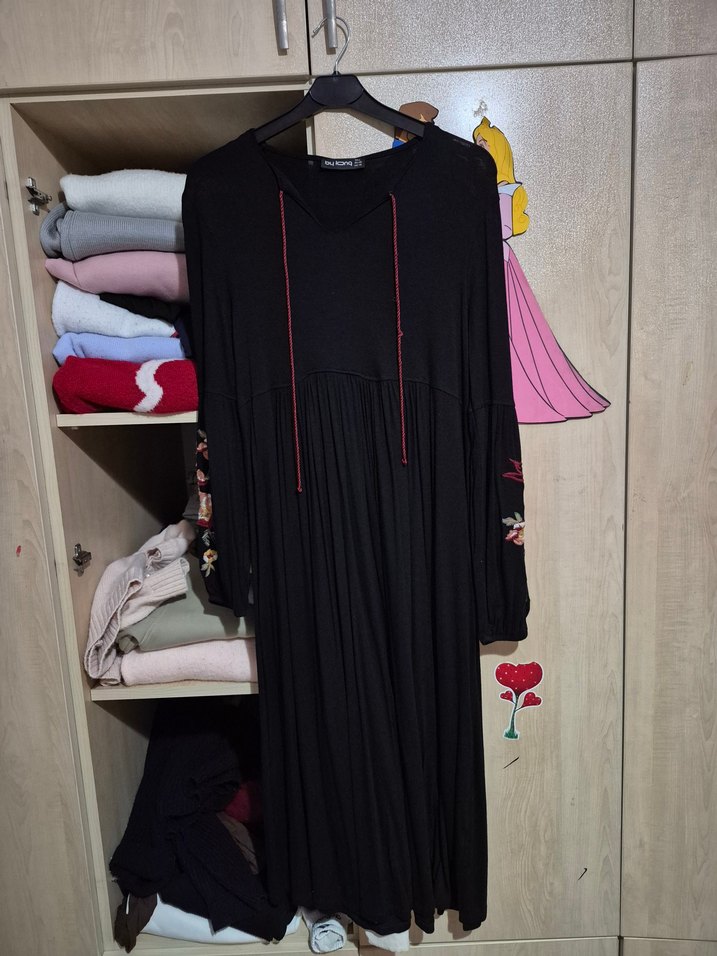 Püsküllü Nakışlı Siyah Bohem Uzun Elbise - Görsel 4