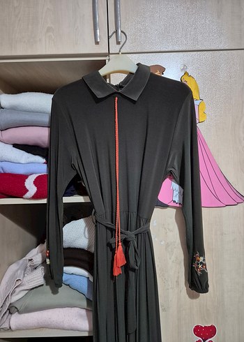 Püsküllü Haki İşlemeli Uzun Elbise - Görsel 3