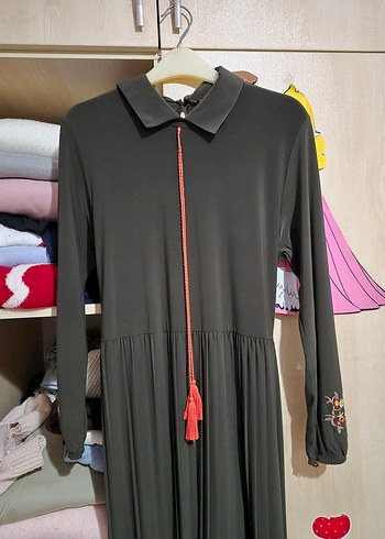 Püsküllü Haki İşlemeli Uzun Elbise - Görsel 2