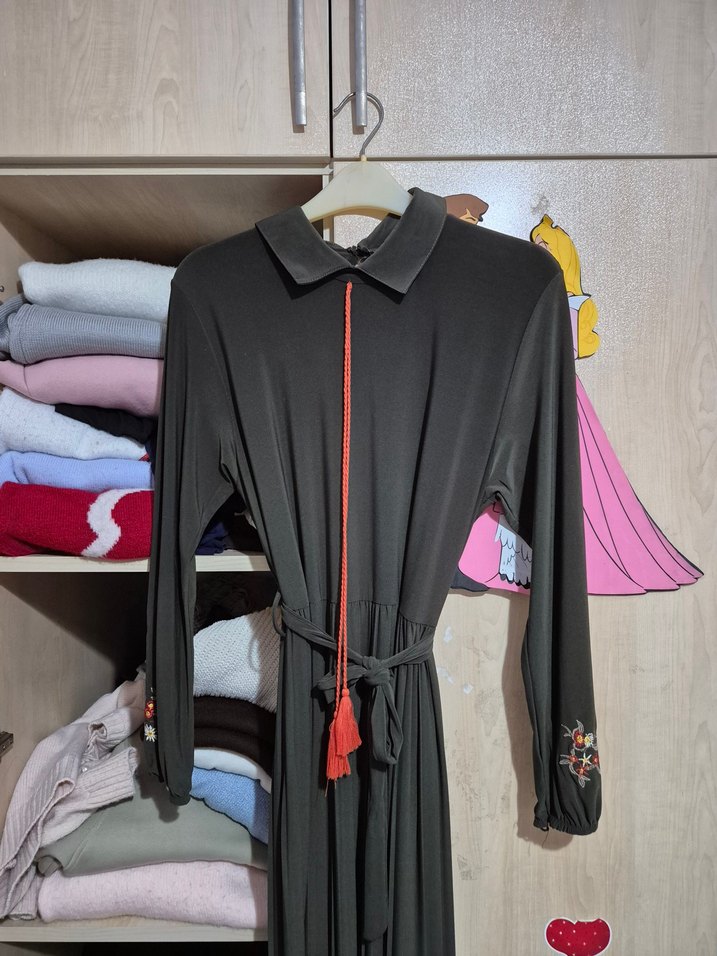 Püsküllü Haki İşlemeli Uzun Elbise - Görsel 4