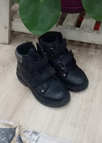 Siyah Erkek Çocuk Kauçuk Tokalı Bot