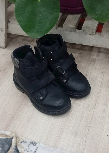 LC Waikiki Siyah Erkek Çocuk Kauçuk Tokalı Bot