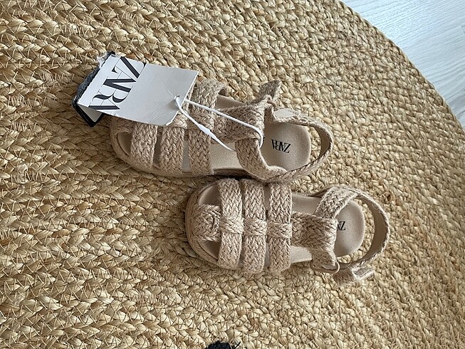 23 Beden Zara çocuk sandalet