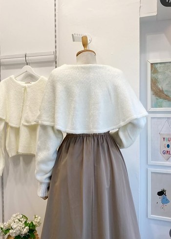 Beyaz Pelerin Örgü Kazak - Görsel 3