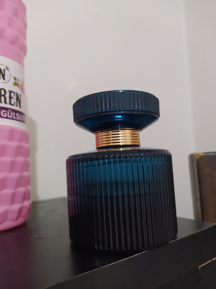 Kadın Parfümü Mavi Şişede - Görsel 3