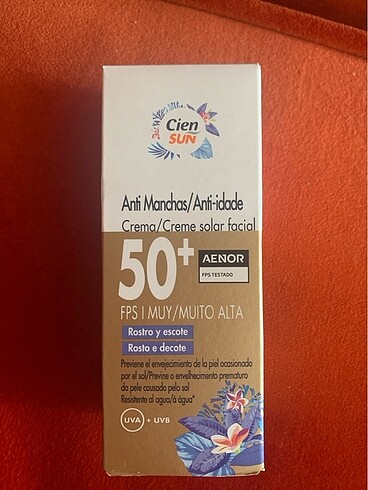 Cien yüz için güneş kremi