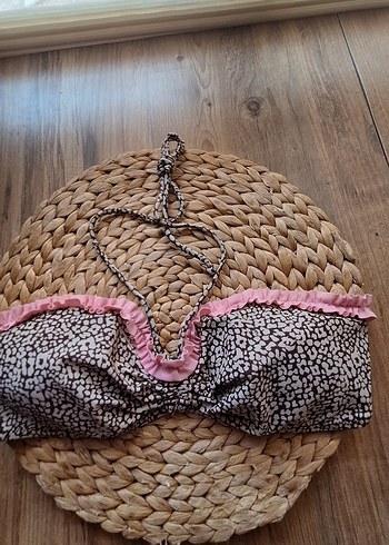 Pembe fırfırlı leopar desenli bikini üstü