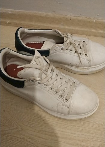 Beyaz Kadın Sneakers - Şık ve Rahat