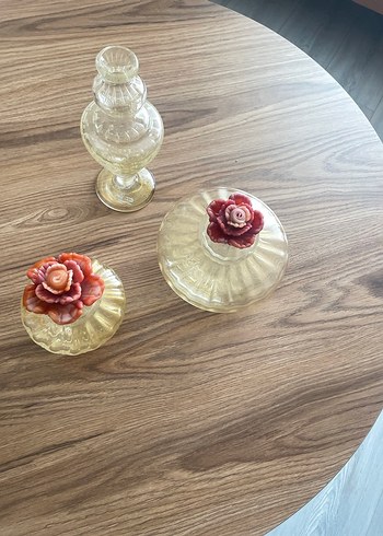 Diğer Bej Şeffaf Cam Mumluk ve Gül kapaklı aksesuar