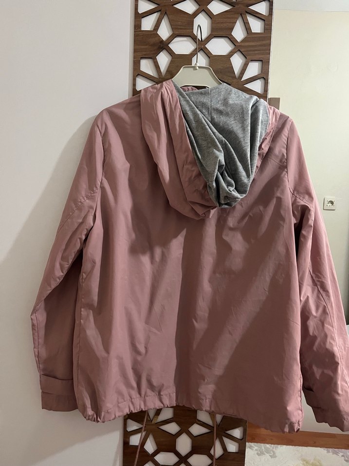Pembe Kapüşonlu Kadın Yağmurluk - Görsel 3