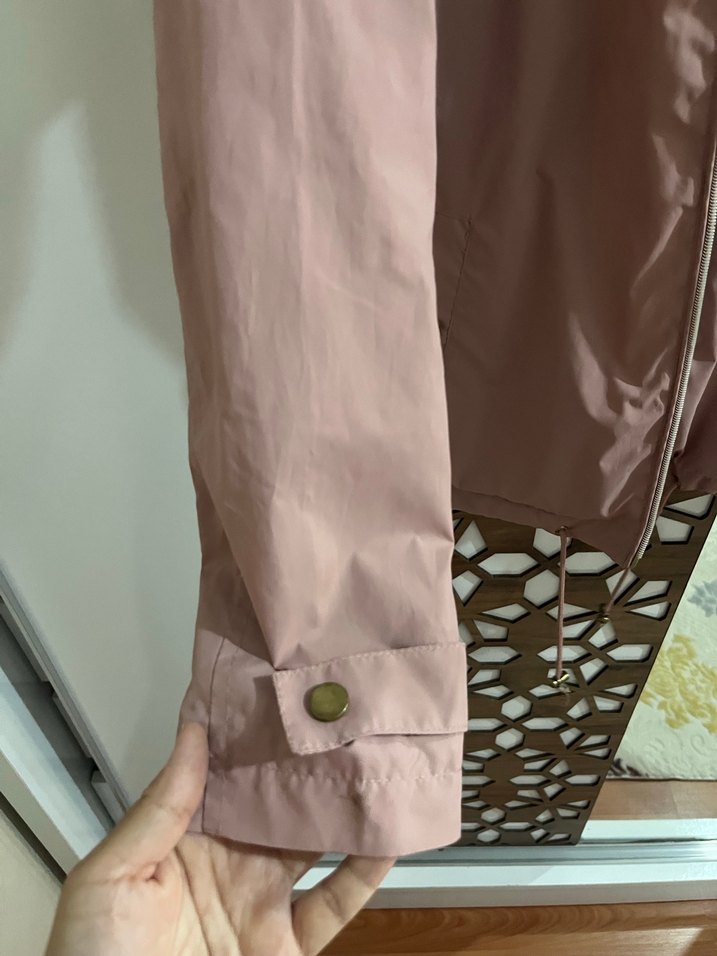 Pembe Kapüşonlu Kadın Yağmurluk - Görsel 4