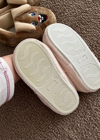 Kız Çocuk Kahverengi Nakışlı Sıcak Ev Terliği - Görsel 4