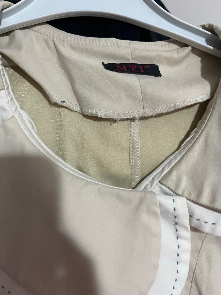 Düğmeli Uzun Bej Kadın Trençkot - Görsel 3