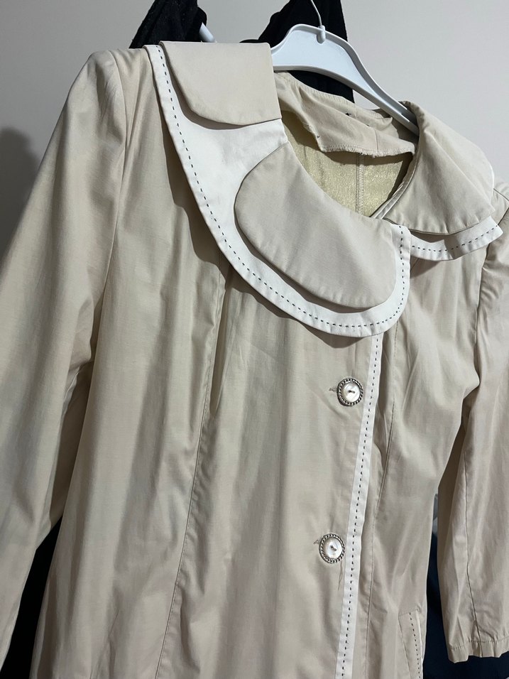 Düğmeli Uzun Bej Kadın Trençkot - Görsel 2