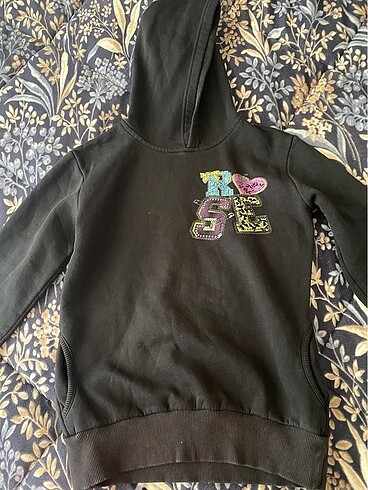 Siyah desenli sweatshirt