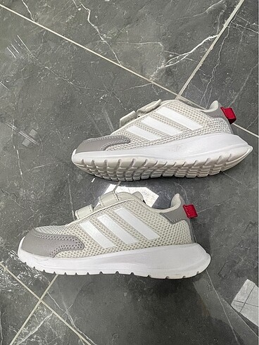 Adidas spor ayakkabı