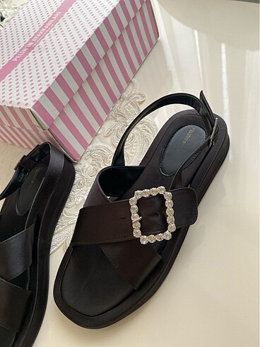 Zara SİYAH TAŞLI SANDALET