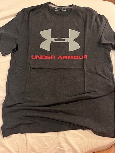 Under Armour Tshirt