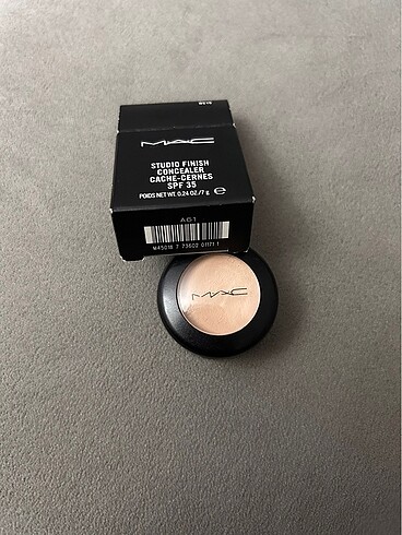 MAC Studio finish concealer