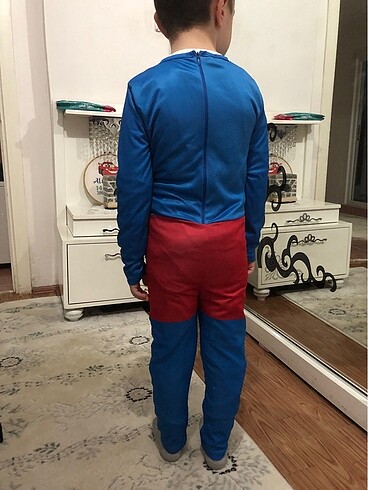 Diğer Superman kostümü
