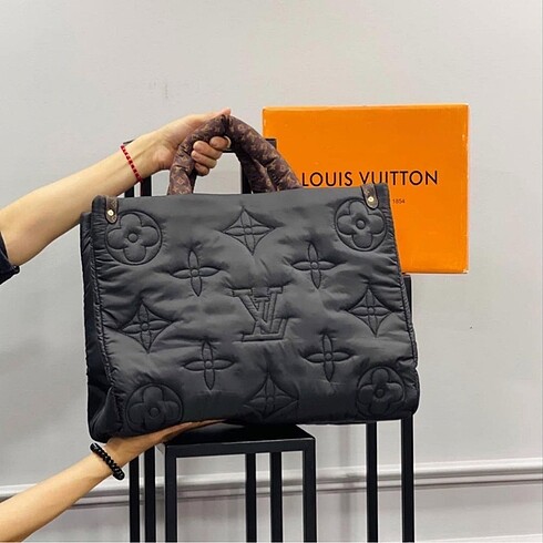 Siyah Louis Vuitton çanta