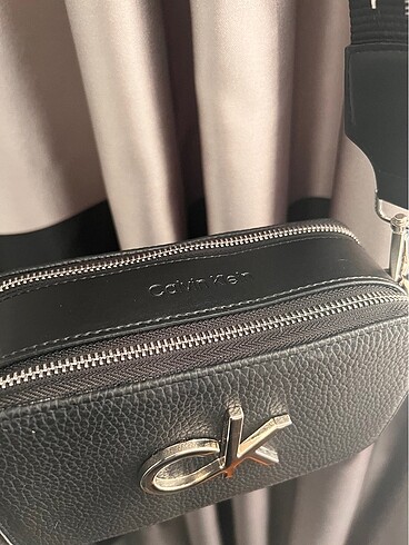  Beden Calvin Klein askılı çanta