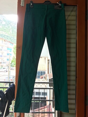 33 Beden yeşil Renk Etiketli koyu yeşil pantolon