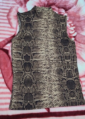Stradivarius Yılan desen bluz