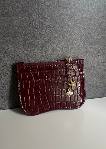  Beden Bordo Parlak Deri Yılan Desenli charmlı Cüzdan