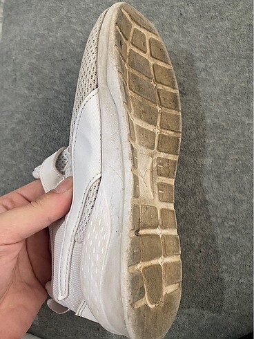32 Beden beyaz Renk Puma orijinal çoçuk ayakkabısı
