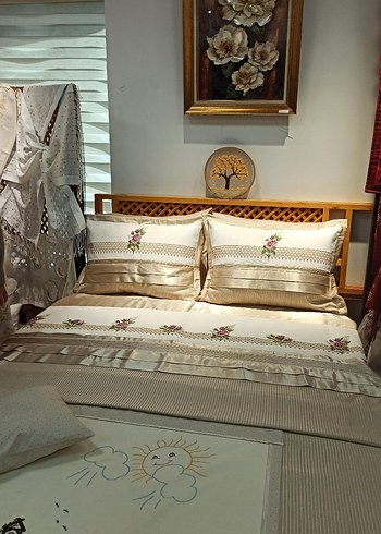 Tasarımcı Bej Nakışlı Yatak Örtüsü Seti