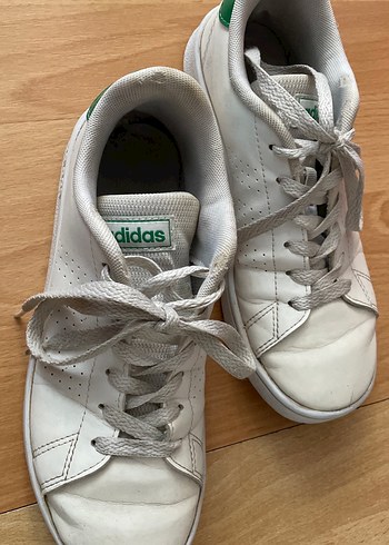 35 Beden beyaz Renk 35 numara beyaz adidas ayakkabı