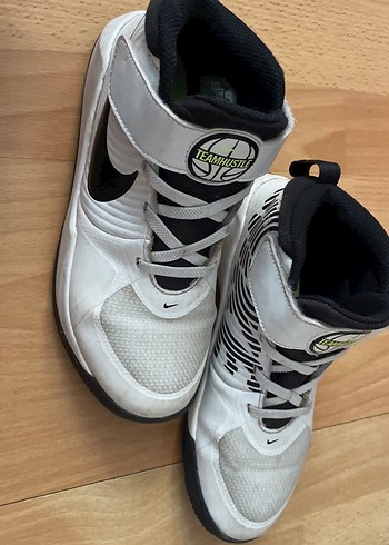Nike nike teamhustle model 34 numara ayakkabı