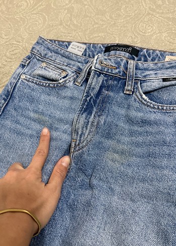 Mavi Düğmeli Kadın Midi Boy Bol Kesim Jean - Görsel 4