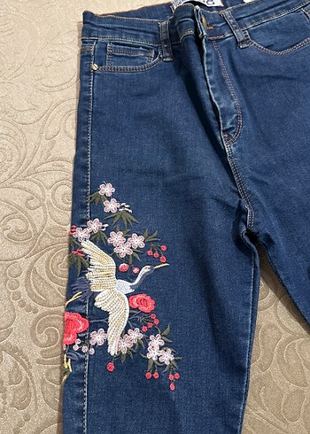 Nakışlı ve Bağcıklı Mavi Kadın Kot Pantolon - Görsel 2