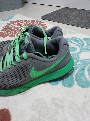 35 Beden gri Renk Orjinal Nike spor ayakkabı 