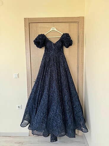 **Büyüleyici Lacivert Nişan Abiyesi** Fiyat: 12.500 TL