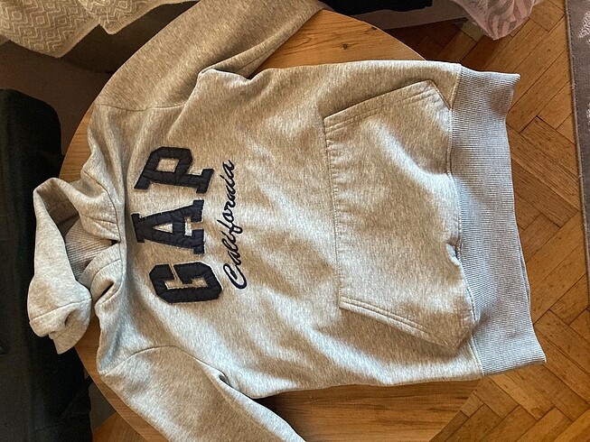 GAP sweatshirt