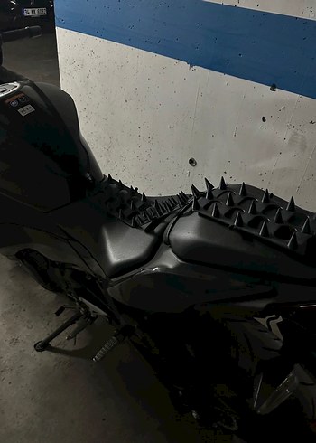 Kedi yatmaz dikenli motorsiklet selesi - Görsel 3